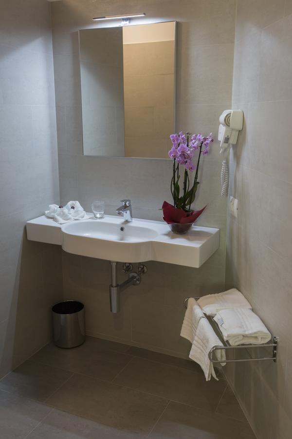 Alma Living Hotel- Al Girarrosto Venzone Luaran gambar