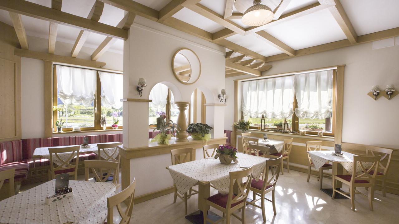Alma Living Hotel- Al Girarrosto Venzone Luaran gambar