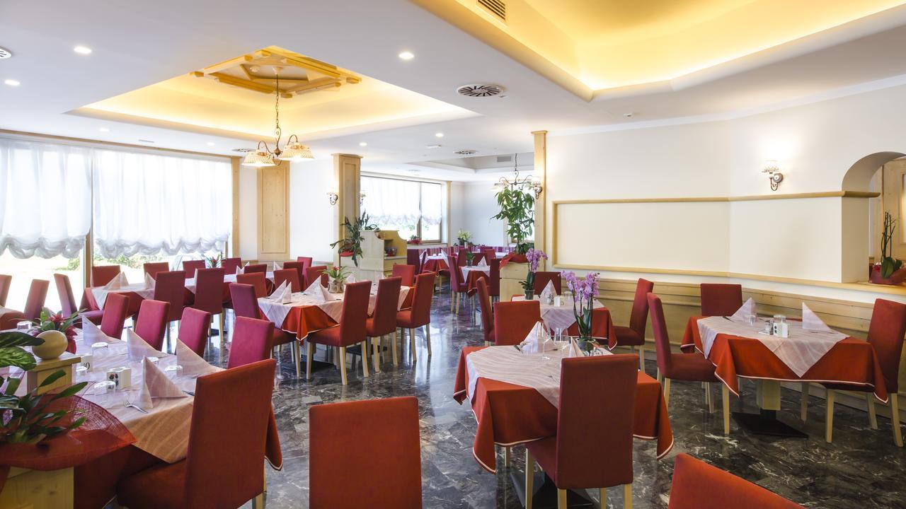 Alma Living Hotel- Al Girarrosto Venzone Luaran gambar